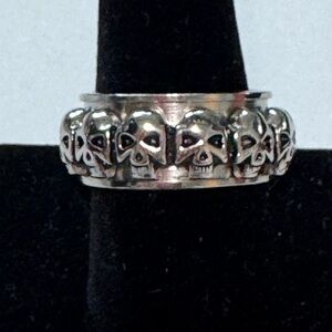 Wrapped Around Your Finger - Fidget SPINNER Skull Ring